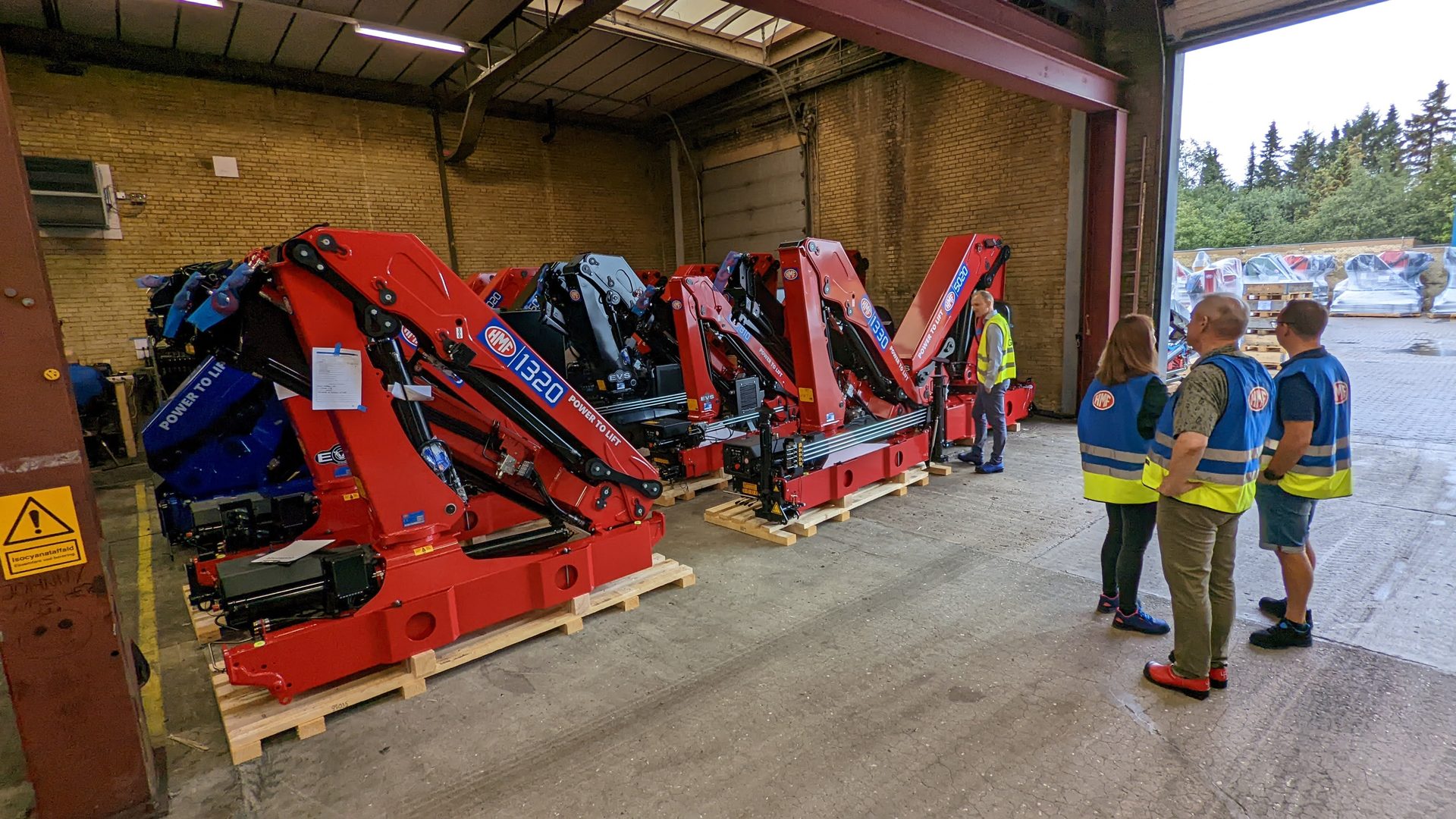 The cpq.se team in hi-vis vests touring HMF's crane factory